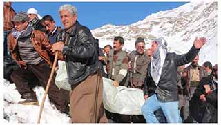 Çığ altında kalan 2 cesede daha ulaşıldı