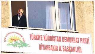 TKDP Amed'de tabelasını astı