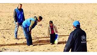 4 yaşında sınırı tek başına aştı