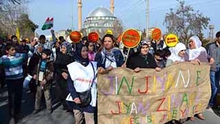 Amed anadil için yürüdü