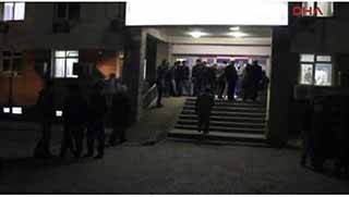 Bayrak asan AK Partililere ateş edildi! 2 yaralı! 