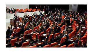 YENİ "Demokratikleşme Paketi" Meclis'te kabul edildi