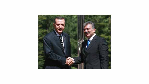 Financial Times: Abdullah Gül tavrını takınmalı