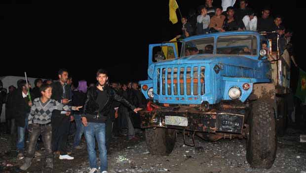 Sınırları kaldırıp Newroz'u birlikte kutladılar
