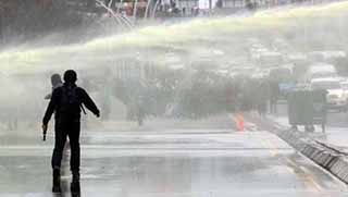  Berkin için yürüyen öğrencilere polis müdahalesi