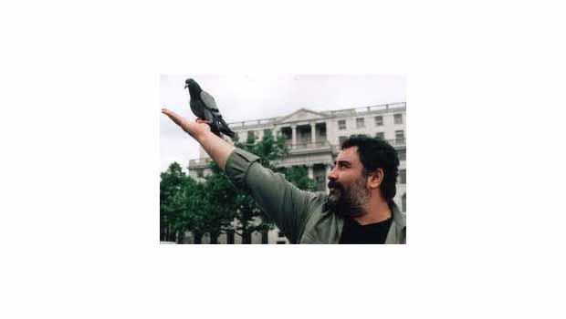 Ahmet kaya'nın sarkıların'da Devrim, mücadele ve başkaldırı vardır.