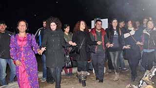 Kürt sanatçılardan Hevsel direnişçilerine destek ziyareti