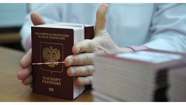 Rusya, Kırım’da pasaport dağıtmaya başladı