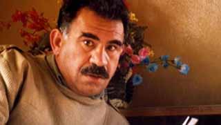 Türkmen Cephesi Kerkük’te Öcalan posterlerini yırtıyor