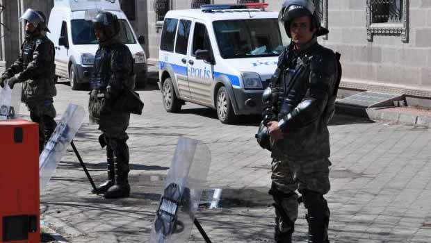 Ağrı'da günlük hayat alt üst oldu