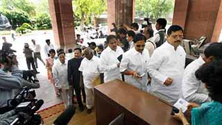 Dünyanın büyük seçimleri başladı