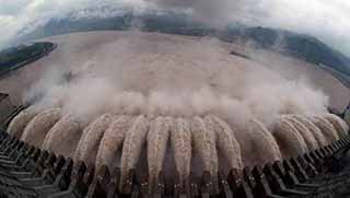 IŞİD Irak'ta baraj kapaklarını açtı, araziler su altında