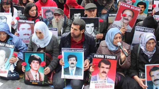 Evlatlarının kemiklerini arayan annenin günü mü kutlanacak