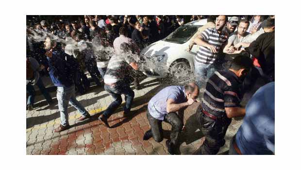 Ölü sayısı 292, eyleme polis müdahale etti