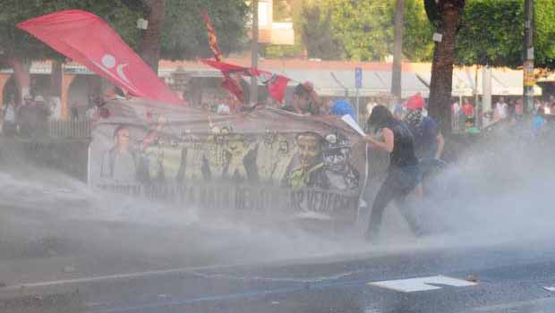 Her yerde eylem ve polis saldırısı vardı