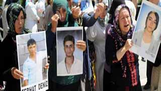 Cumartesi anneleri Diyarbakır'da eylem yapan anneleri ziyaret etti