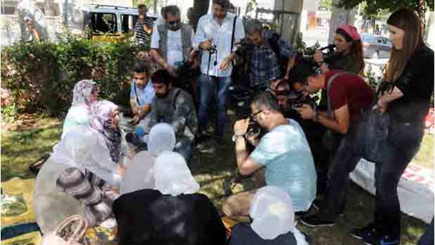  Diyarbakır'da Anneler oturma eylemi başlattı