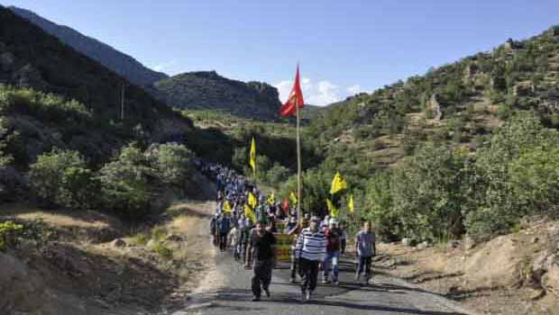  Dicle'de karakola 'inşaatları durdurun' yürüyüşü 