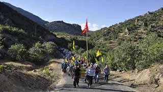  Dicle'de karakola 'inşaatları durdurun' yürüyüşü 
