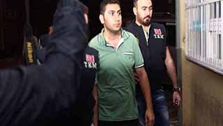 Yolsuzluk operasyonunu yapan polislere gözaltı