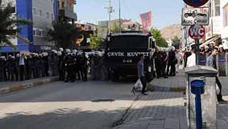 Van'da Erdoğan protestosuna polis müdahalesi
