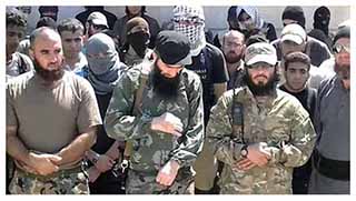 IŞİD üyesi iki kişi üzerindeki bomba kuşaklarını patlattı, 17 İŞİD Üyesi öldü