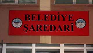 Karayazı Belediyesi Kürtçe tabela astı 