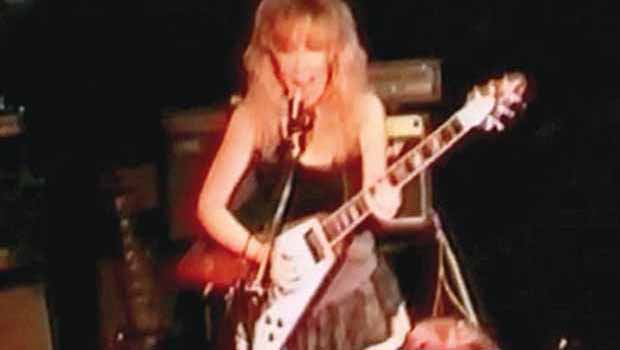 İki çocuk annesi rock gitaristi, IŞİD'e katıldı