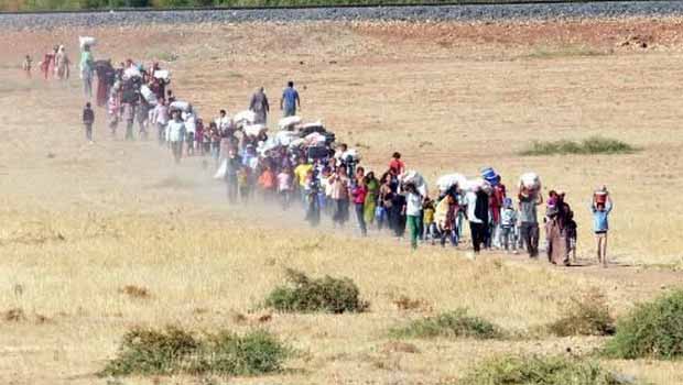 Kobane'den İki Günde Yaklaşık 50 Bin Kişi Suruç'a Geçti