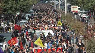 Diyarbakır Kobane için yürüdü.