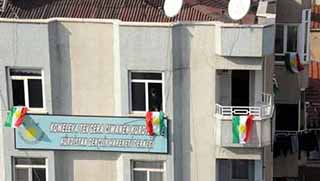  Kaldırılan Bayrak yerine 6 Kürdistan Bayrağı asıldı