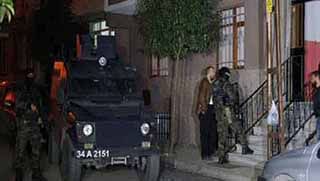 Gazi Mahallesi'nde ev baskınları