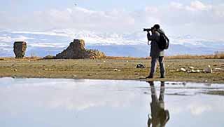 Van Gölü çekilince tarihi kalıntılar ortaya çıktı