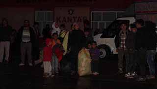  Maraş Valiliği Kobanêleri kentten çıkardı 