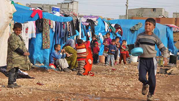 Kobanêli bebek ve çocuklar mama, süt, biberon bekliyor