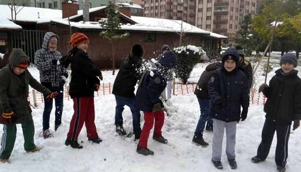 Amed'e yılın ilk karı yağdı