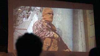 IŞİD, Ürdünlü Pilotun Yakıldığı Görüntüleri Dev Ekranlarda İzletti