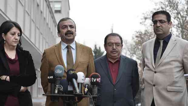 HDP, 'silah bırakma' mesajıyla Kandil'de