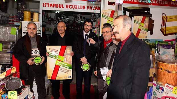 Diyarbakır'da işyerleri Kürtçe levha astı