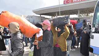 25 Kobanêli aile Güney Kürdistan'a geçti