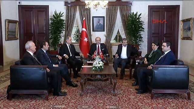 AKP çözmüyor; çözüyor