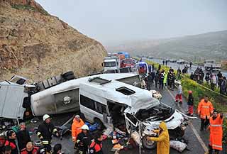 Şanlıurfa'da  trafik kazası 12 kişi hayatını kaybetti.