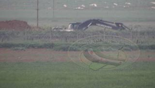 Türk yetkililer Suriye sınırında siper kazıyorlar