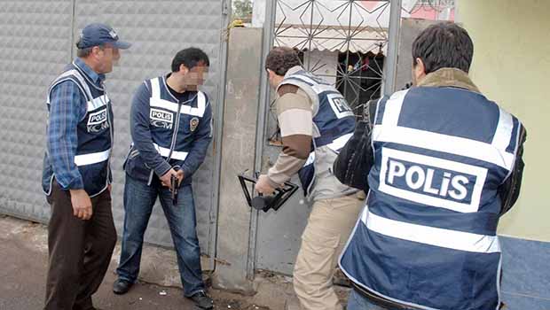 Kapınızı kırma emriyle geldik, bundan sonra böyle