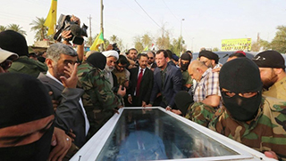 Saddam'ın 'Sinek Kralı' sergilenerek teslim edildi