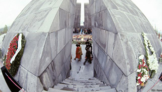 Guardian: Türkiye 100 yıllık soykırım inkârına son vermeli'