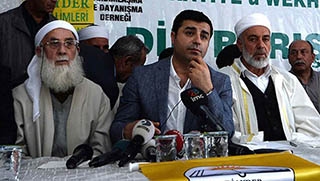 Demirtaş: Erdoğan'a kalsa 'Kürt yok' da diyecek 