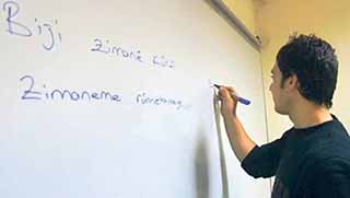 Adalet Bakanlığı Kürtçe savunma yasağını savundu