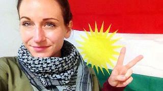 Peşmerge saflarında 3 çocuk annesi Amerikalı