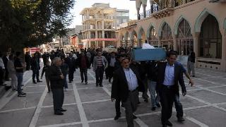  Van'da donarak ölen göçmenler toprağa verildi